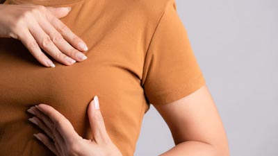 ब्रेस्‍ट पर प‍िंपल होना कहीं ब्रेस्‍ट कैंसर का लक्षण तो नहीं? डॉक्‍टर से जानें