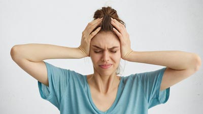 कम नींद के कारण स्किन और बालों पर भी पड़ता है बुरा असर, जानें कैसे