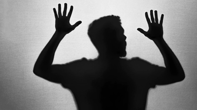 क्या आपको भी अंधेरे से लगता है डर? जानें निक्टोफोबिया के कारण और लक्षण 