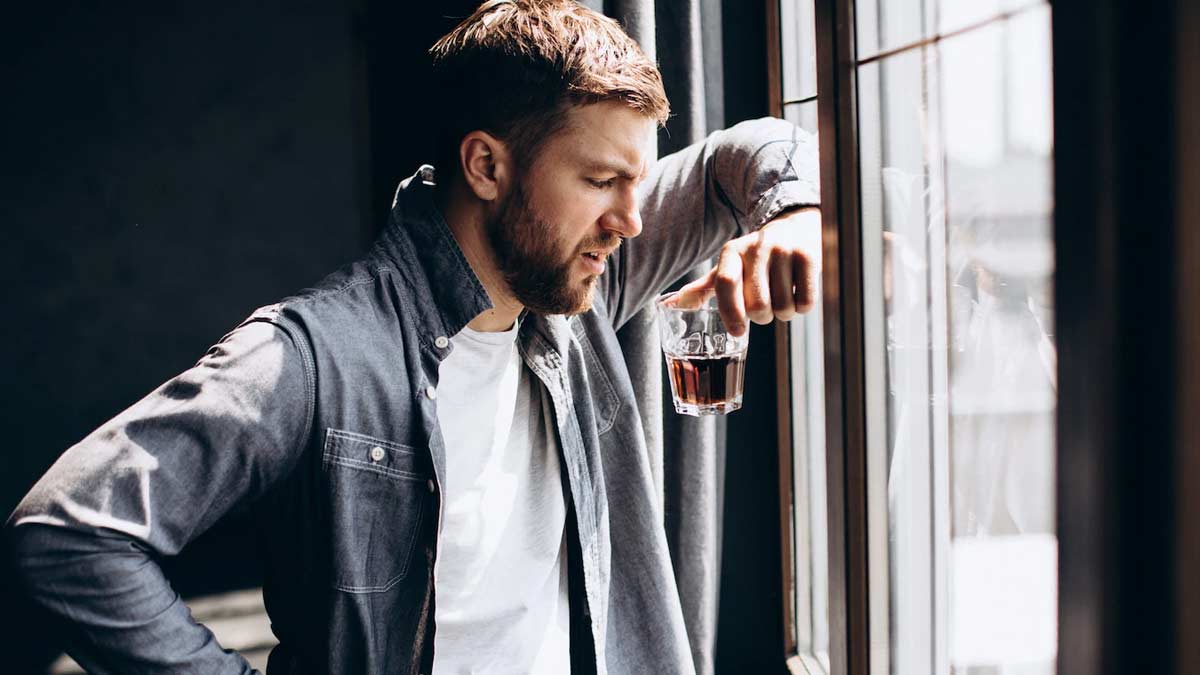 सेकंड हैंड ड्रिंकिंग: जब किसी दूसरे के शराब पीने से आपको होने लगता है नुकसान, जानें इसके बारे में