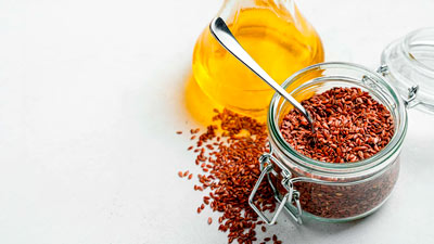 अलसी के तेल में होते हैं कई गुण, शरीर की इन समस्याओं को कर सकता है दूर