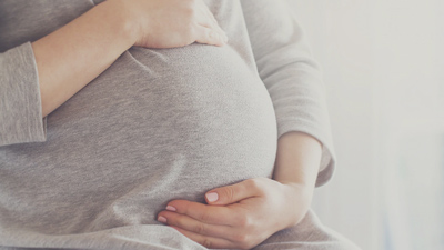 प्रेगनेंसी में ब्रेस्ट से निकलता है पानी? जानिए कारण और बचाव