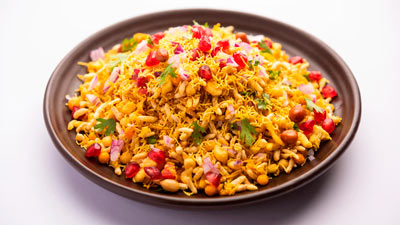 बारिश में खाने का मन है कुछ चटपटा, तो घर पर बनाएं ये 5 हेल्दी चाट