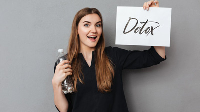 मॉनसून में पिएं ये 4 डिटॉक्स ड्रिंक्स, चेहरे पर आएगी चमक और घटेगा वजन