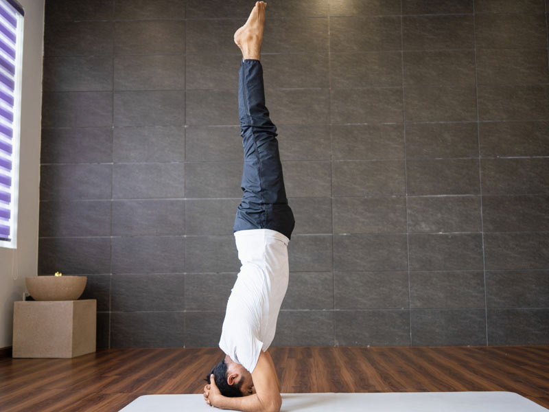 How To Do Sirsasana? 10 Easy Steps To Ace Headstand Pose