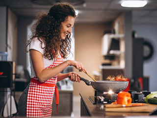 इन 5 कारणों से कुकिंग है स्ट्रेस कम करने का बेस्ट तरीका, जीवन में तनाव है तो बनाएं कुकिंग को अपनी हॉबी