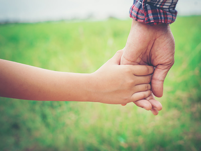 पिता-पुत्र के बीच अच्छा संबंध बच्चे के विकास के लिए है फायदेमंद, जानें इस रिश्ते को कैसे बनाएं मजबूत