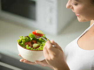 प्लांट बेस्ड डाइट क्या है और क्यों फायदेमंद मानी जाती है? जानें इस डाइट में क्या खा सकते हैं