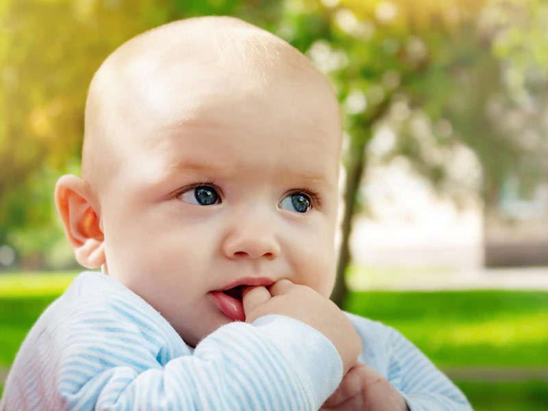 श‍िशु में दांत न‍िकलने की प्रक्र‍िया को आसान कैसे बनाएं? डॉक्‍टर से जानें ट‍िप्‍स 