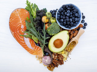 आर्टरीज (धमनियों) के लिए कौन से फूड्स फायदेमंद होते हैं और कौन से नुकसानदायक?