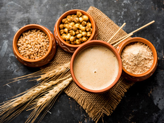 चिलचिलाती धूप और गर्मी में इन 5 तरीकों से करें सत्तू का सेवन, शरीर को मिलेगी ठंडक