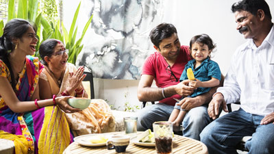 परिवार के साथ समय बिताने से बेहतर होता है मानसिक स्वास्थ्य, जानें इससे मिलने वाले 4 फायदे
