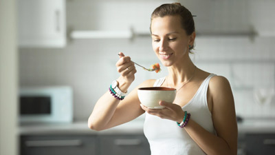 क्या रोज एक जैसा खाना खा कर घटा सकते हैं वजन? जानें एक्सपर्ट की राय