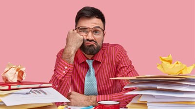 शरीर में हमेशा रहती है थकान और सुस्त? जानें इसके 8 कारण और बचाव के तरीके