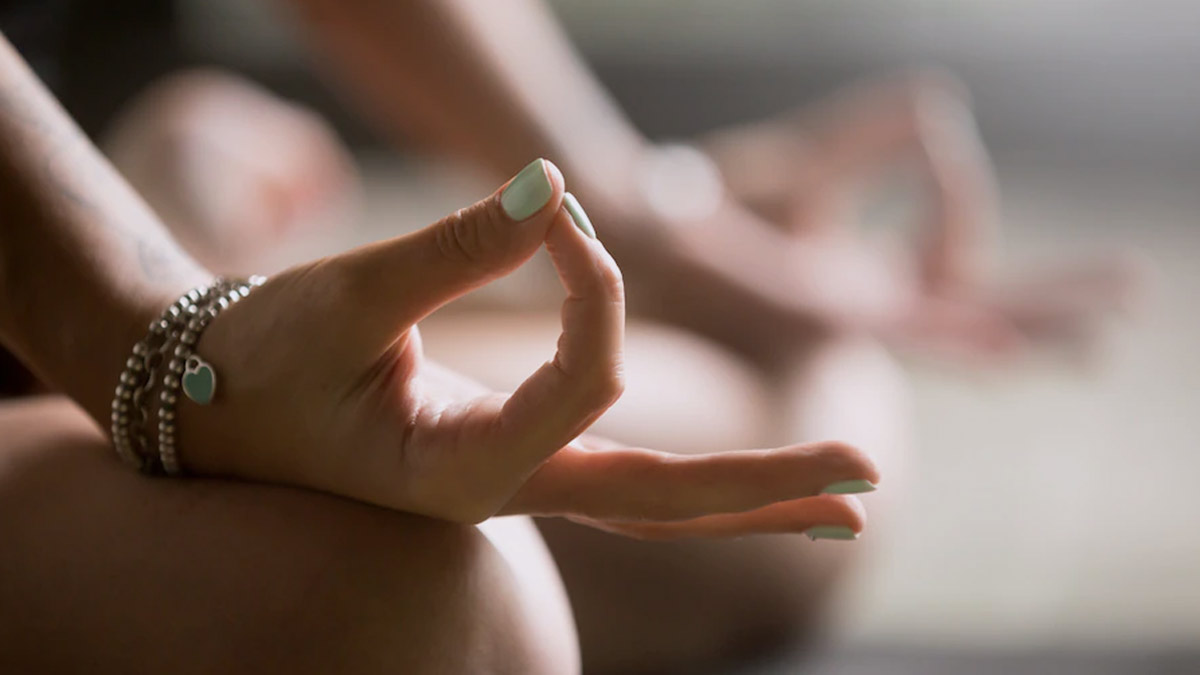 Mudra to regulate thyroid imbalance