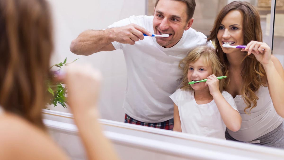 ब्रश करते समय ज्यादातर लोग करते हैं ये 6 गलतियां, दांत हो जाते हैं कमजोर और खराब