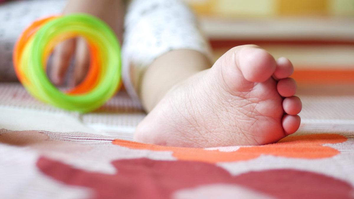 child-feet