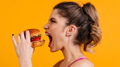 रात को भूलकर भी न खाएं ये 7 तरह की चीजें, सेहत को हो सकता है नुकसान