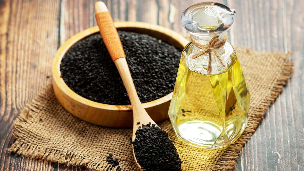 काले तिल के तेल से करें शरीर की मालिश, होंगे ये 5 फायदे | black sesame oil  massage health benefits in hindi | OnlyMyHealth