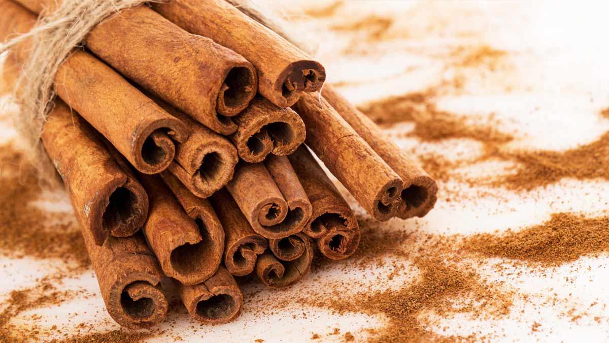 cinnamon in piles in hindi