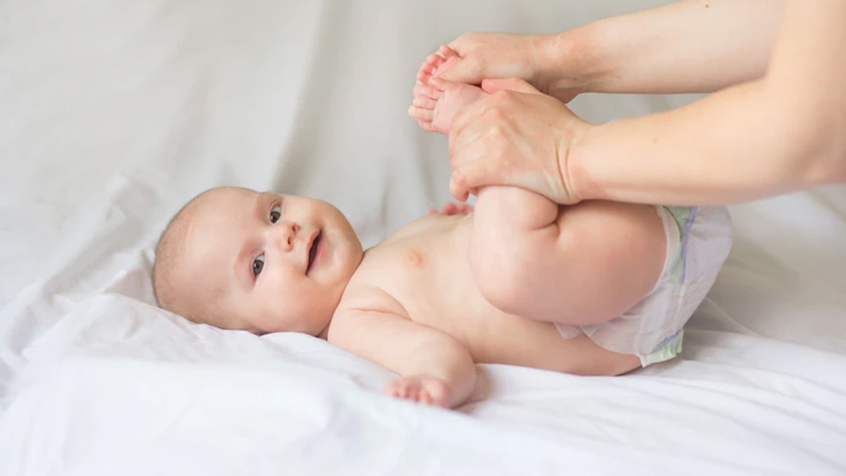 5 Best Oils For Baby Massage To Strengthen Their Bones