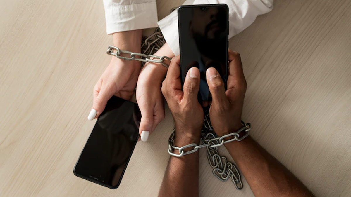 Smartphone Addiction May Lower Brain's Creative Capacity, Reveals Neuroimaging Study