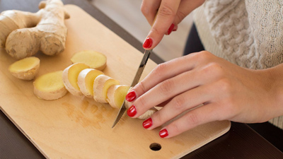 Ginger Side Effects: कच्ची अदरक खाने से सेहत को हो सकते हैं ये 5 नुकसान