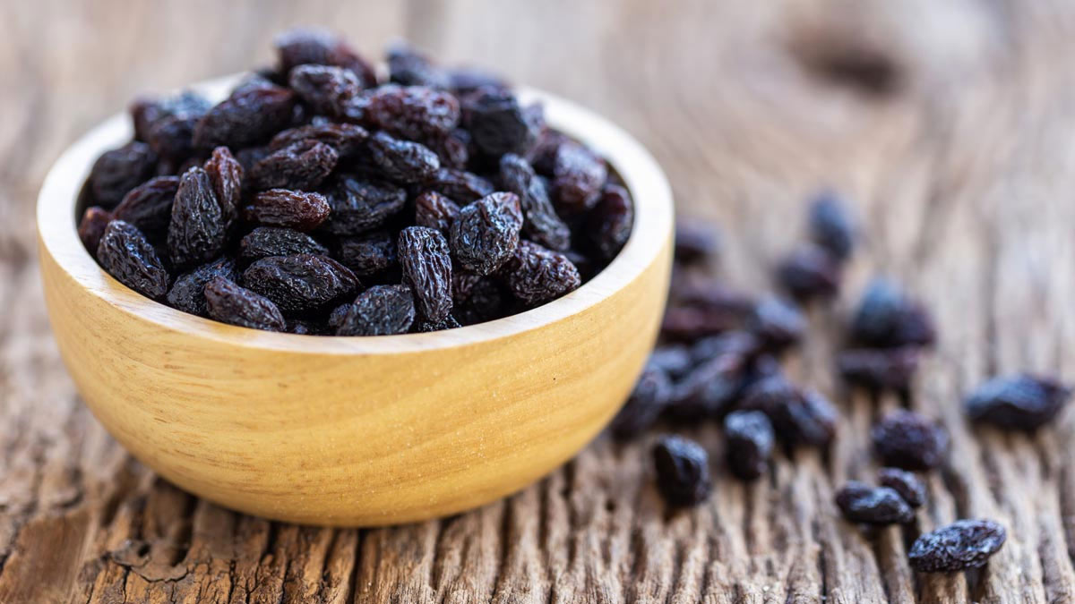black raisins water benefits