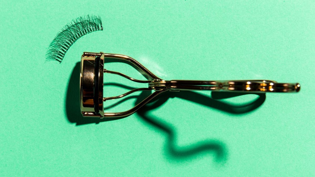 eyelash-curler-use-tips-in-hindi