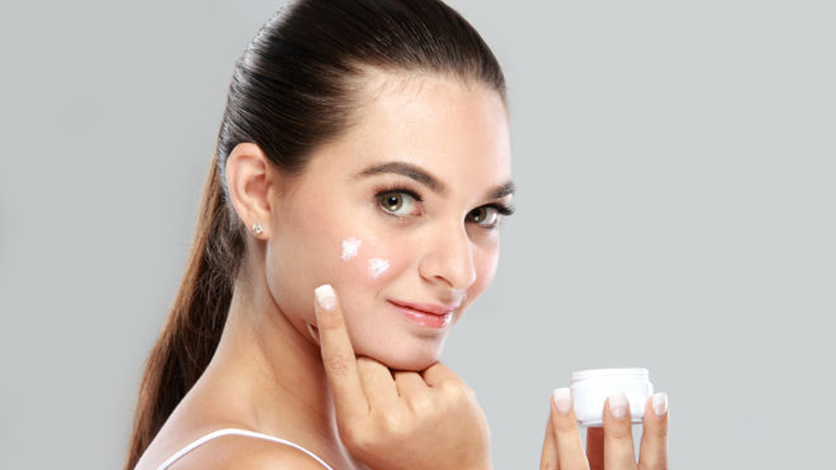 moisturizer apply on face after bath