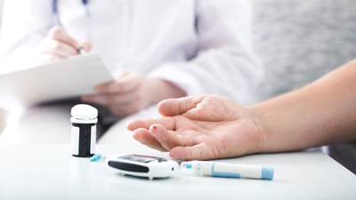 दिवाली के बाद बढ़ गया Blood Sugar लेवल? इन 5 तरीकों से करें कंट्रोल