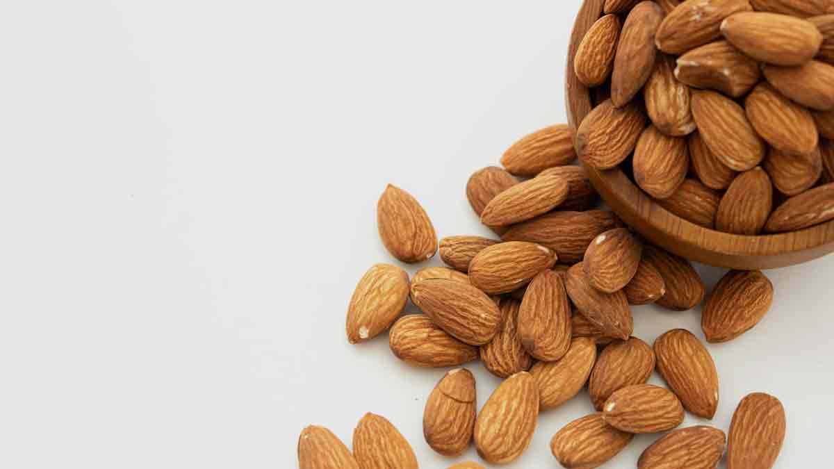 Black Pepper And Almonds Benefits In Hindi