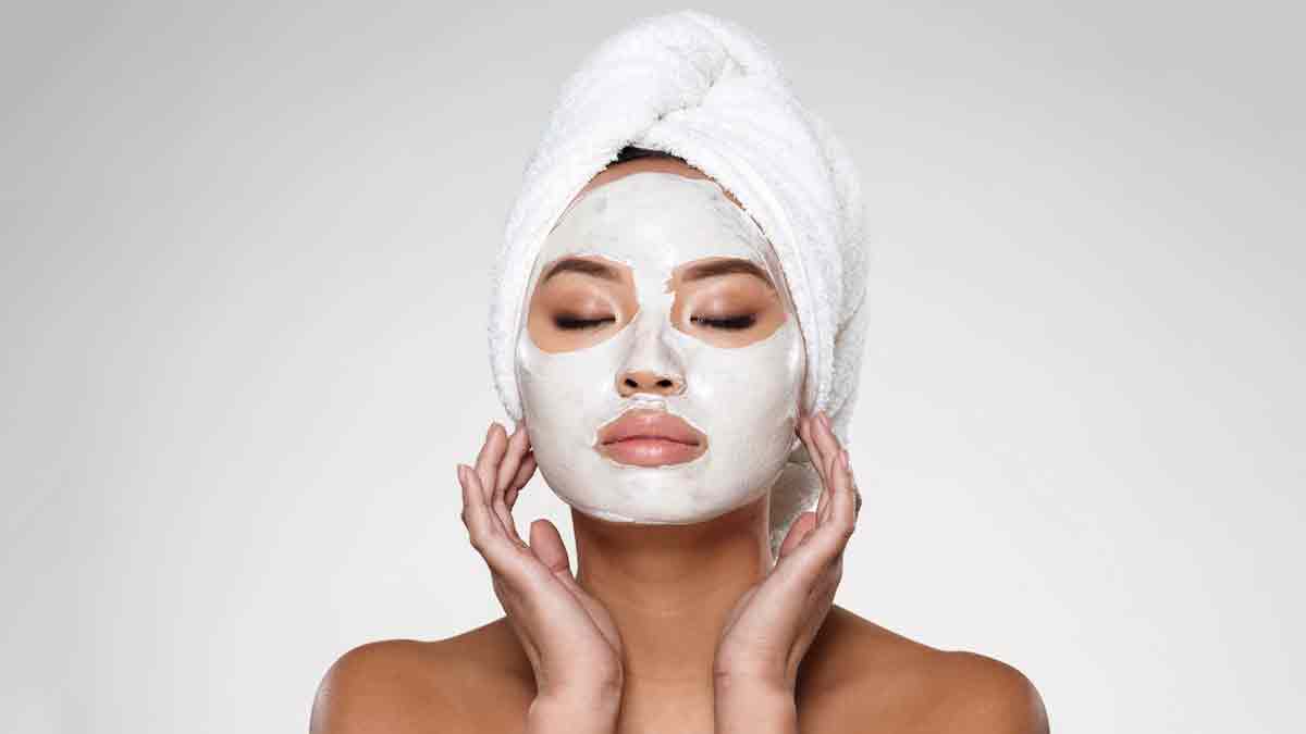 banana-coconut-milk-facepack-benefits