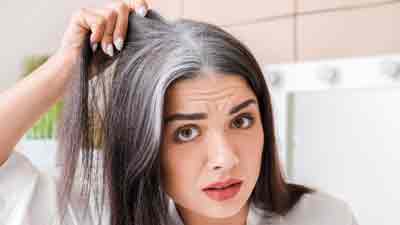 सफेद बालों से बचने के ल‍िए डेली रूटीन में आज ही करें ये 5 बदलाव 