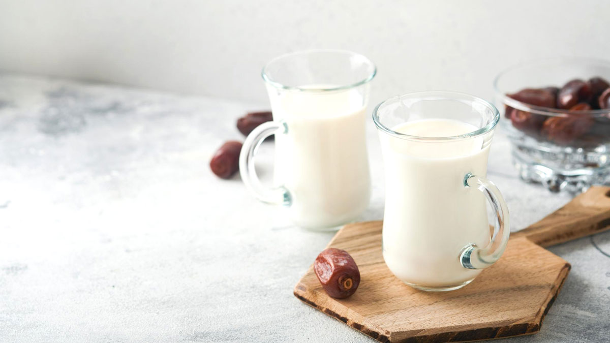  रात को दूध में छुहारा उबाल कर खाने से सेहत को मिलते हैं कई जबरदस्त फायदे