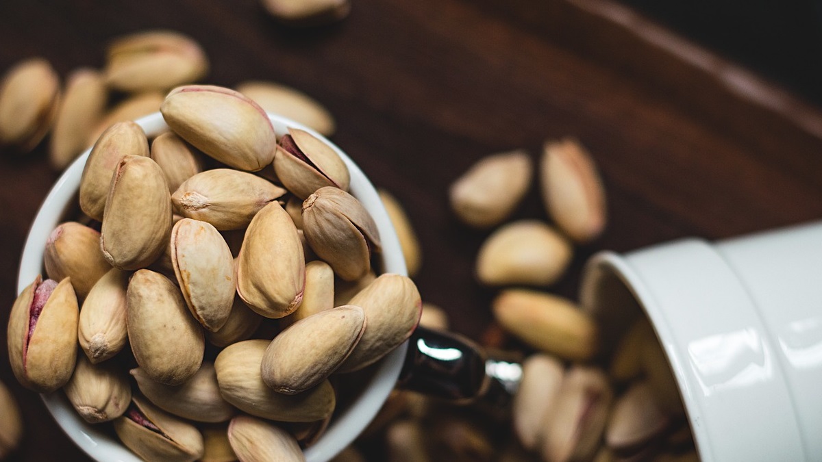pistachios and weight loss in hindi