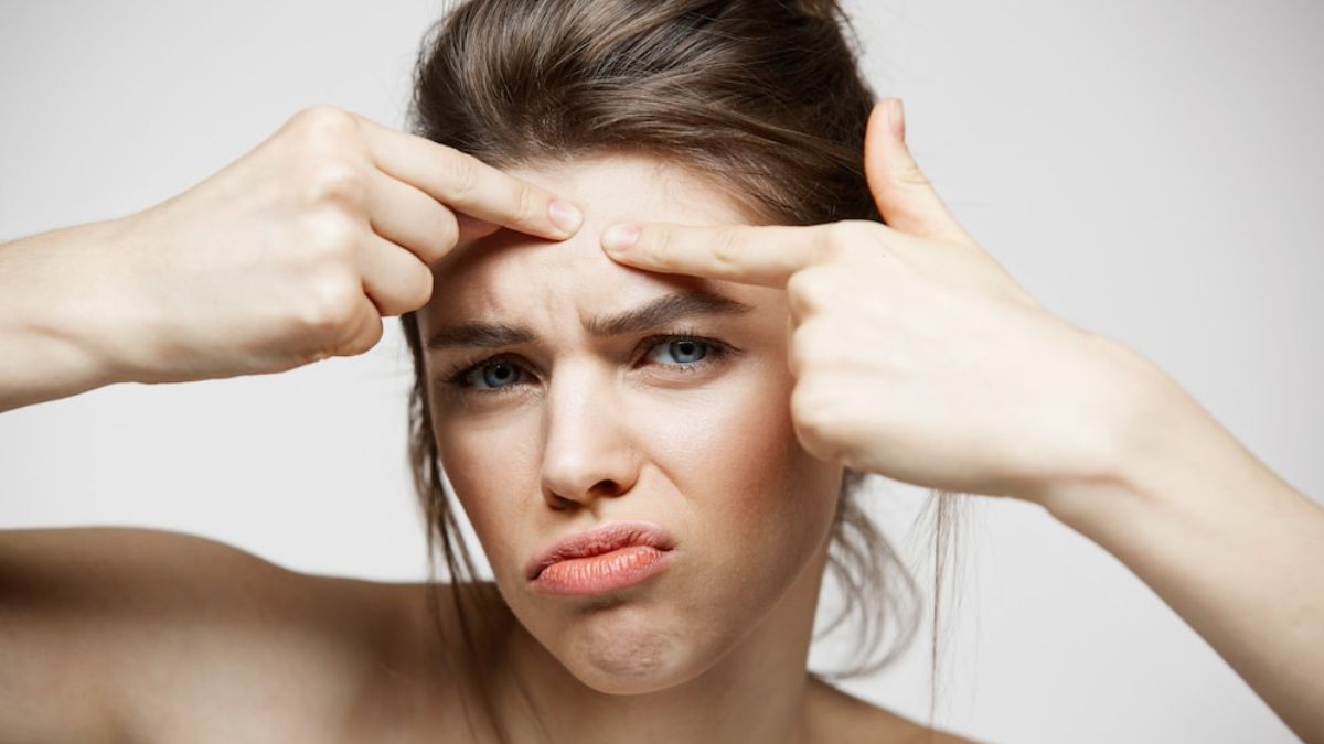 कोलेस्ट्रॉल बढ़ने पर चेहरे पर दिखाई देते हैं ये 5 लक्षण