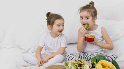 4 साल के बच्चे को क्या खिलाना चाहिए? डायटीशियन से जानें डाइट