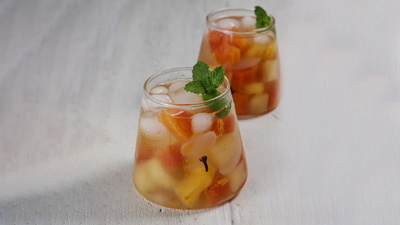 बेदाग त्वचा के लिए चेहरे पर लगाएं 'Papaya Ice Cubes'