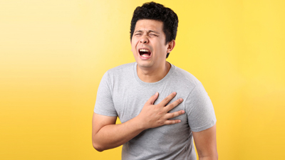 खाली पेट सीने में हो रही है जलन? अपनाएं ये 5 असरदार घरेलू उपाय