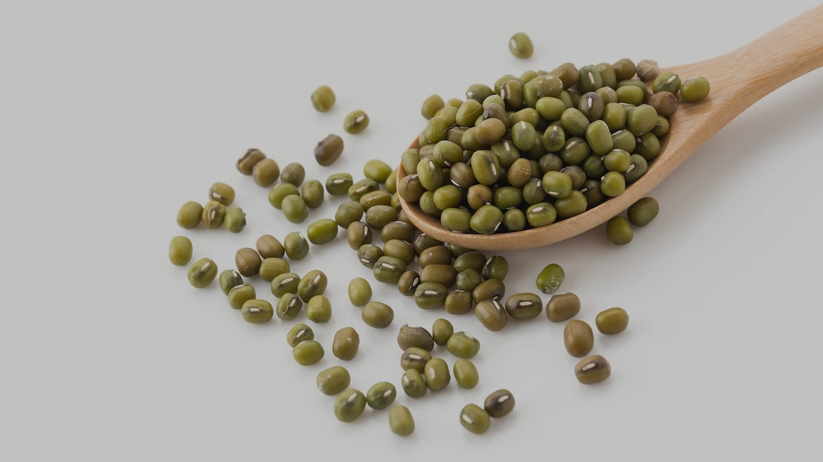 eating-soaked-moong-soybean-and-moth-benefits
