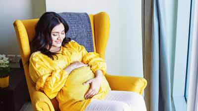 गर्भ में बच्चे की नाल नीचे हो तो क्या करें? जानें डॉक्टर की राय