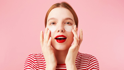 आंखों के नीचे डार्क सर्कल कम करने के लिए खाएं ये 5 फूड्स