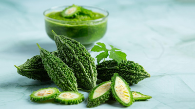 यूरिक एसिड कम करने के लिए बहुत फायदेमंद है करेला, जानें सेवन का तरीका