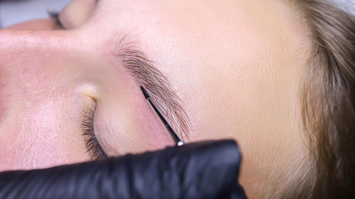5 Remedies To Stop Thinning Eyebrow Hair