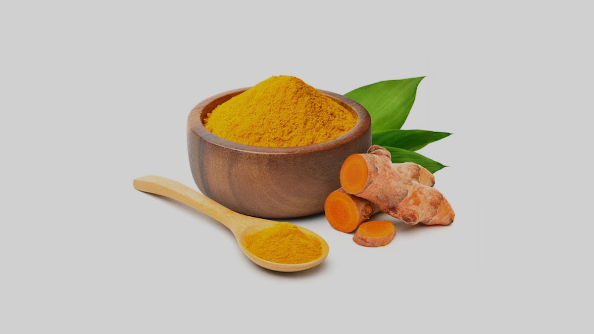 remove tan with turmeric