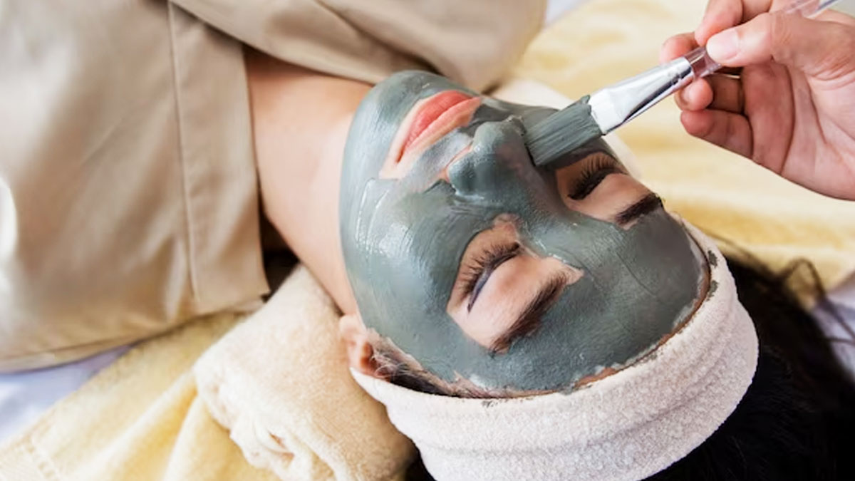 5 Types of Clay Mask for Glowing Skin in Hindi