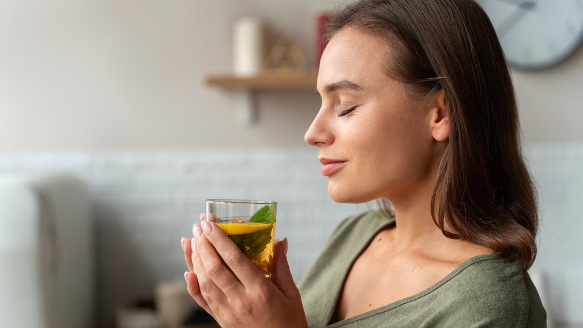 PCOS से पीड़ित महिलाएं करें ग्रीन टी का सेवन, बैलेंस होंगे हार्मोन्स