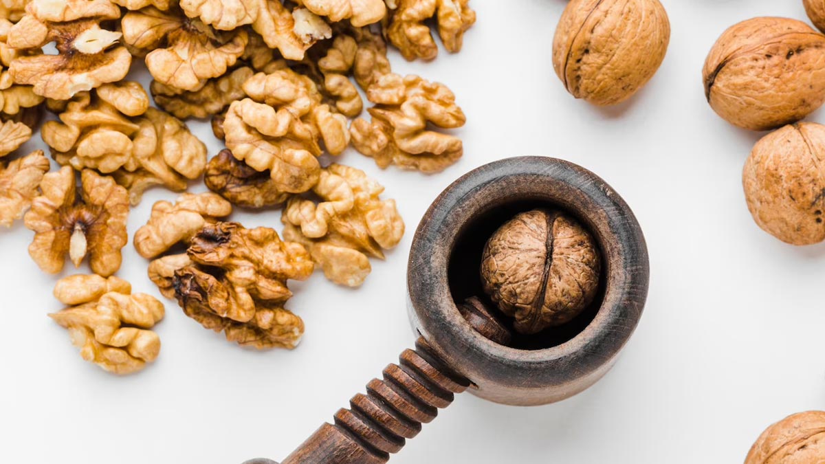 How To Eat Akhrot In Summer In Hindi