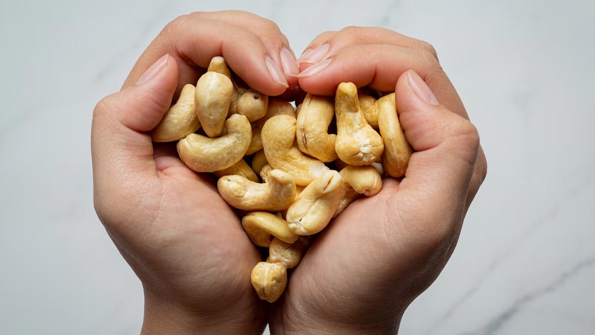 Hair Benefits Of Eating Cashew In Hindi